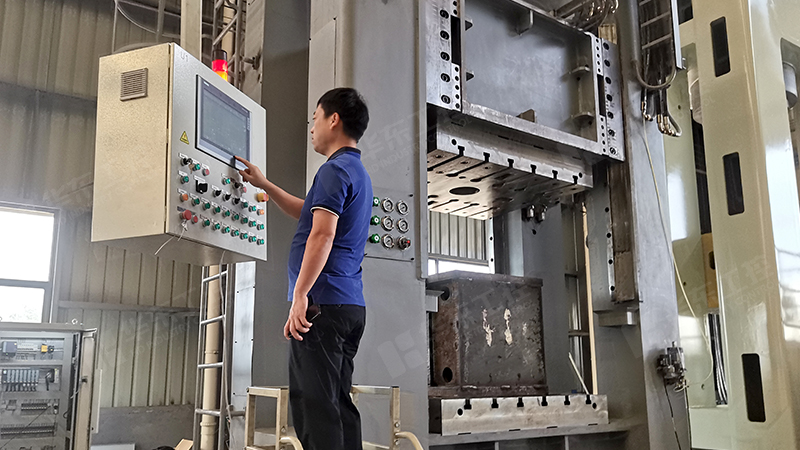 四柱液壓機控制系統(tǒng)具有哪些優(yōu)勢助力企業(yè)降本增效？